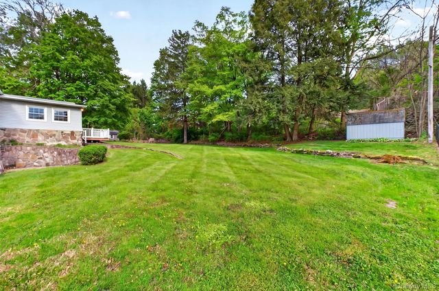 17 Holt Road, Hyde Park, NY 12538