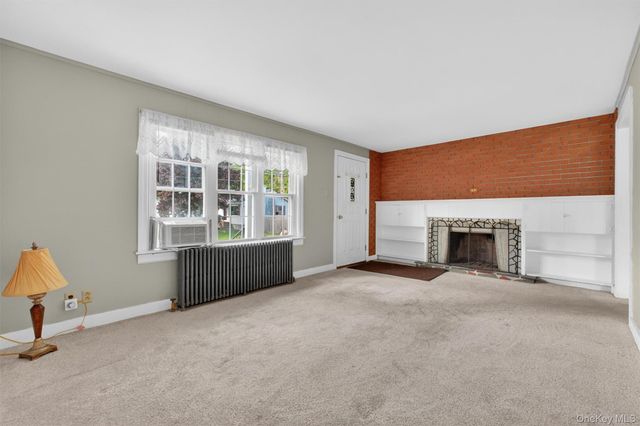 17 Holt Road, Hyde Park, NY 12538