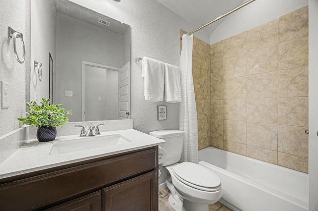 425 Spiny Lizard LN, San Marcos, TX 78666