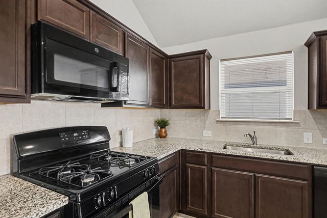 425 Spiny Lizard LN, San Marcos, TX 78666