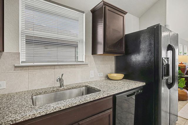 425 Spiny Lizard LN, San Marcos, TX 78666