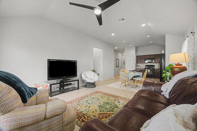 425 Spiny Lizard LN, San Marcos, TX 78666