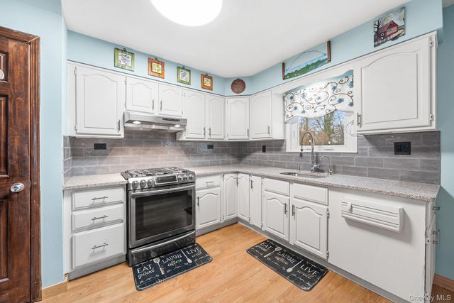 79 Roosevelt Avenue, Massapequa, NY 11758