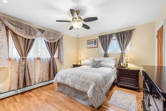 79 Roosevelt Avenue, Massapequa, NY 11758