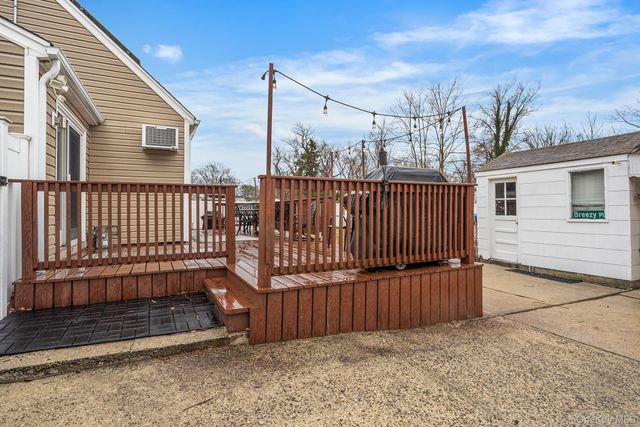 79 Roosevelt Avenue, Massapequa, NY 11758