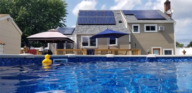 79 Roosevelt Avenue, Massapequa, NY 11758