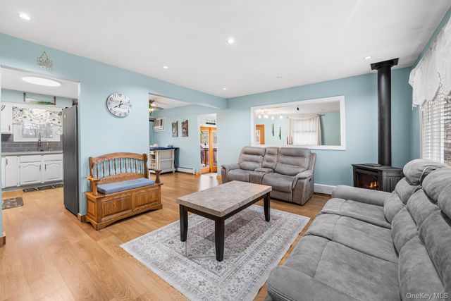 79 Roosevelt Avenue, Massapequa, NY 11758