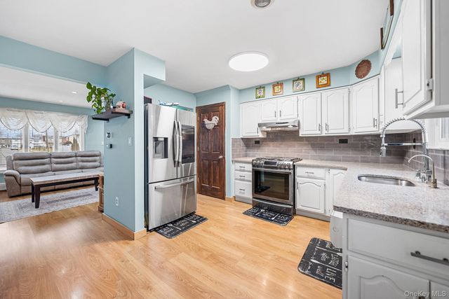 79 Roosevelt Avenue, Massapequa, NY 11758