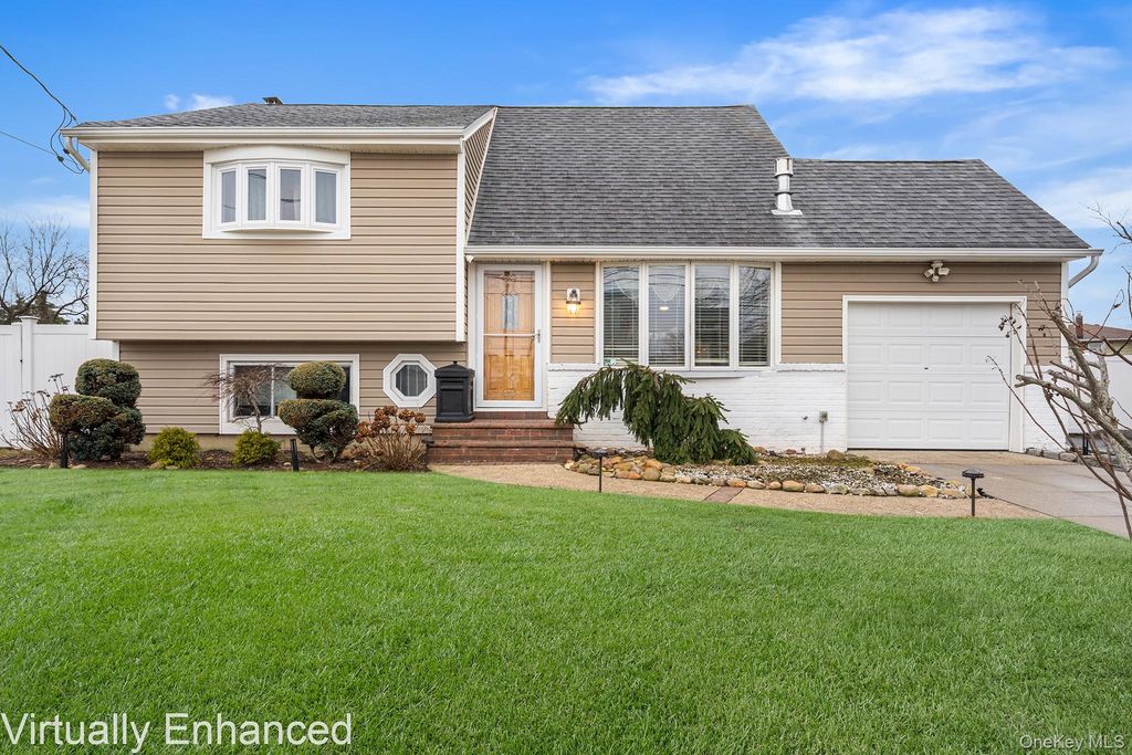 79 Roosevelt Avenue, Massapequa, NY 11758