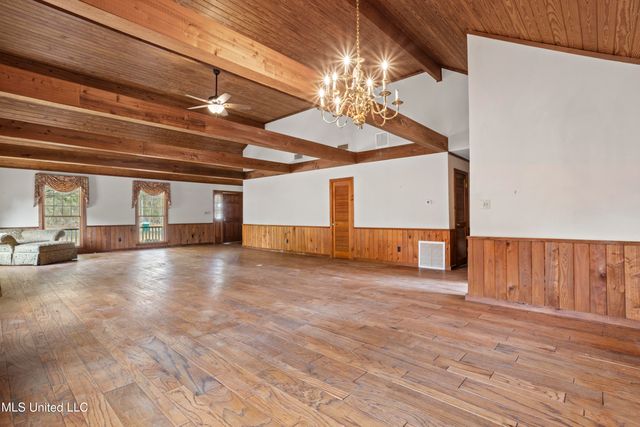 1921 Kingslea Drive, Gautier, MS 39553