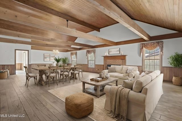 1921 Kingslea Drive, Gautier, MS 39553