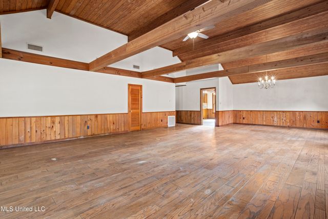 1921 Kingslea Drive, Gautier, MS 39553