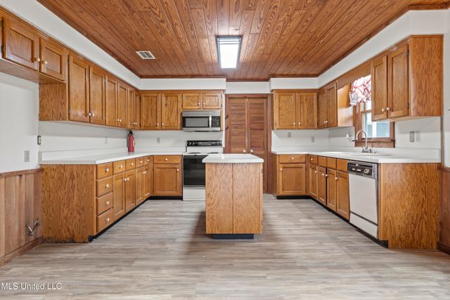 1921 Kingslea Drive, Gautier, MS 39553