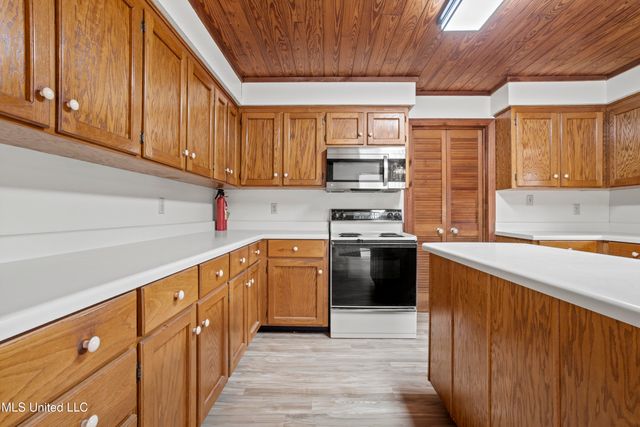 1921 Kingslea Drive, Gautier, MS 39553