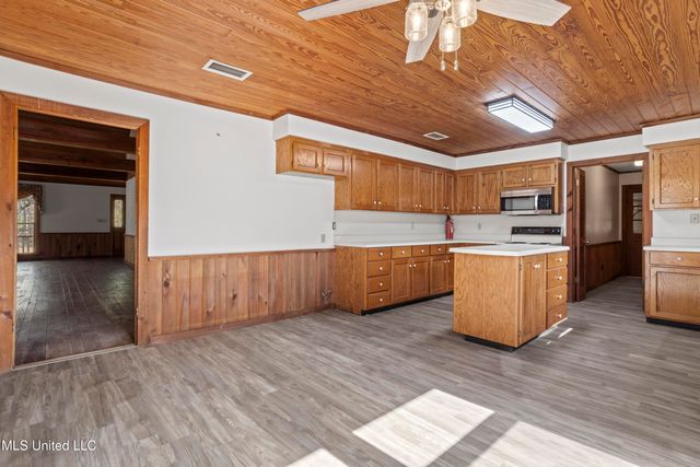 1921 Kingslea Drive, Gautier, MS 39553