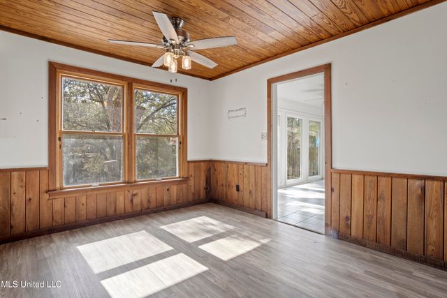 1921 Kingslea Drive, Gautier, MS 39553