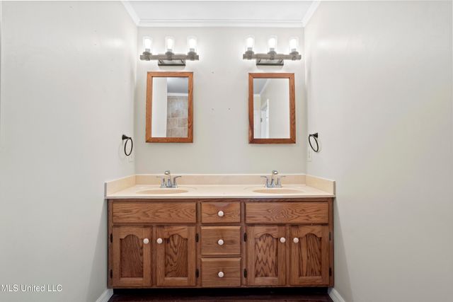 1921 Kingslea Drive, Gautier, MS 39553