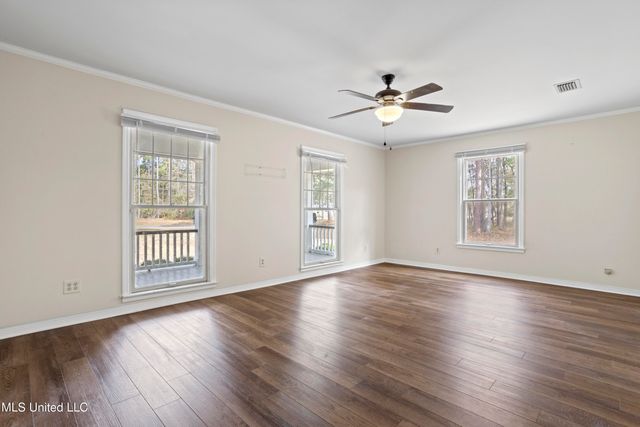 1921 Kingslea Drive, Gautier, MS 39553