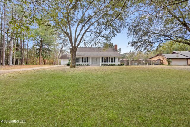 1921 Kingslea Drive, Gautier, MS 39553