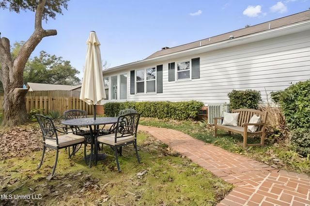 1921 Kingslea Drive, Gautier, MS 39553