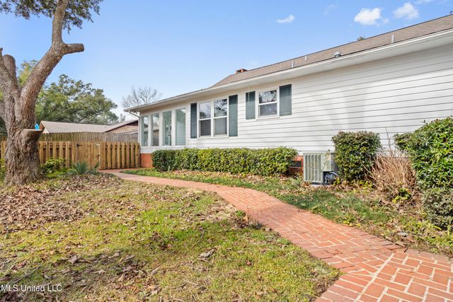 1921 Kingslea Drive, Gautier, MS 39553