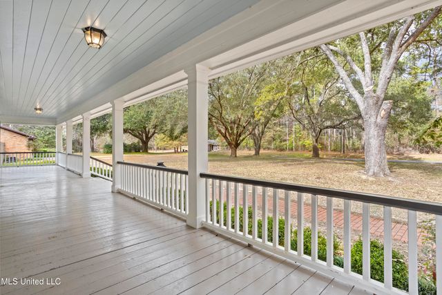 1921 Kingslea Drive, Gautier, MS 39553