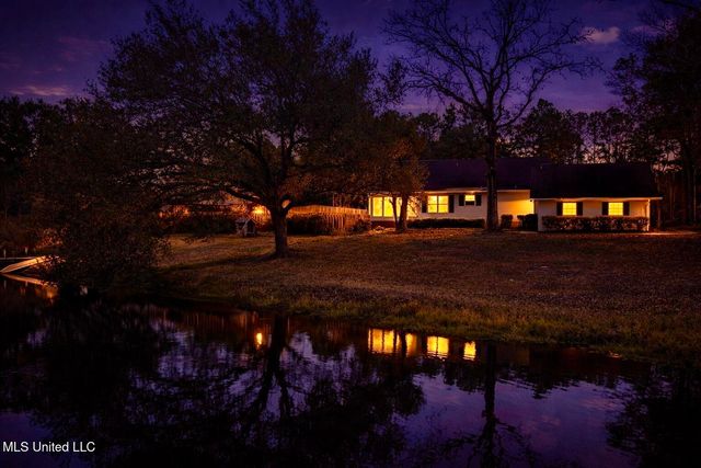 1921 Kingslea Drive, Gautier, MS 39553