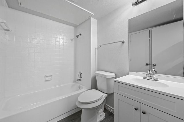 9825 Walnut Street 206, Dallas, TX 75243