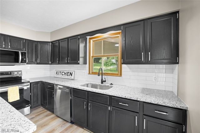 4694 Leone Road NE, Louisville, OH 44641