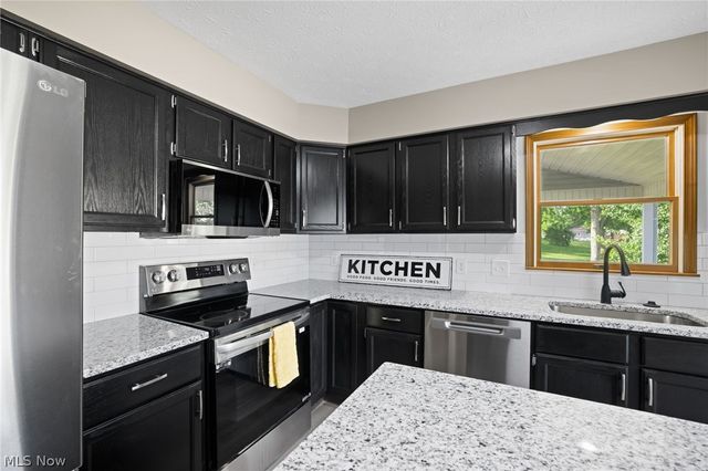 4694 Leone Road NE, Louisville, OH 44641