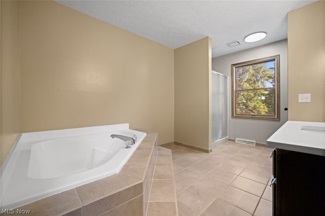 4694 Leone Road NE, Louisville, OH 44641
