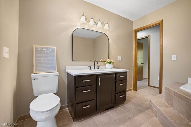 4694 Leone Road NE, Louisville, OH 44641