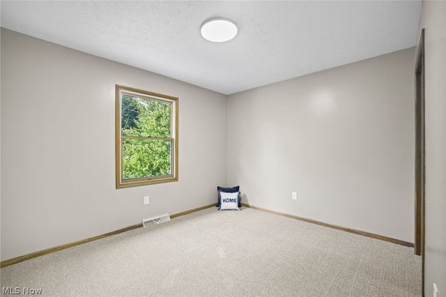 4694 Leone Road NE, Louisville, OH 44641