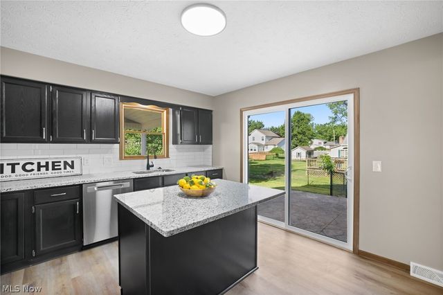 4694 Leone Road NE, Louisville, OH 44641