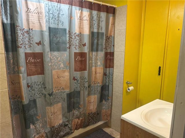 705 Yoeke Street, Tonganoxie, KS 66086