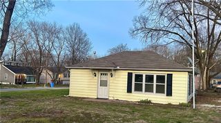 705 Yoeke Street, Tonganoxie, KS 66086