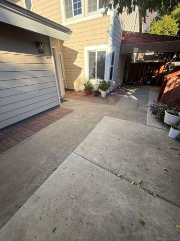 8589 Dortha Ct., Santee, CA 92071