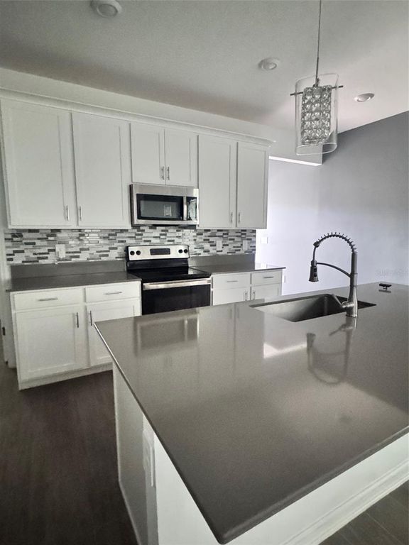 Image 9 of property listing at 1563 CROSS PRAIRIE PARKWAY, Kissimmee, FL 34744