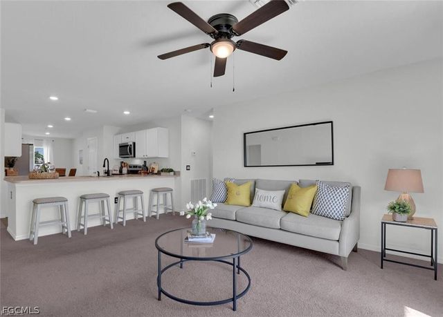 2825 NW 8th PL, Cape Coral, FL 33993