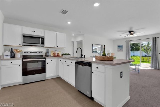 2825 NW 8th PL, Cape Coral, FL 33993