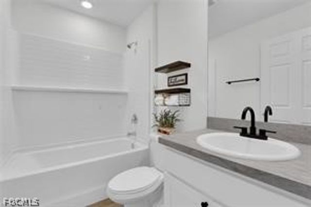 2825 NW 8th PL, Cape Coral, FL 33993