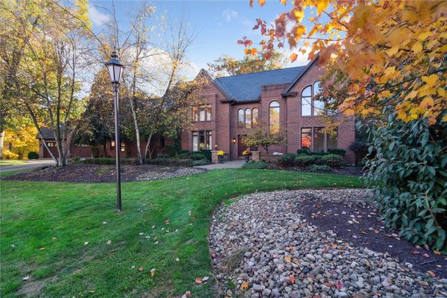 2102 Chablis Ct, Hampton, PA 15044