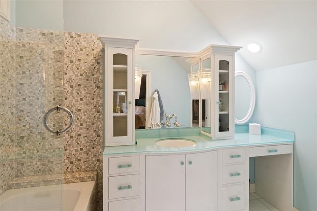 2102 Chablis Ct, Hampton, PA 15044