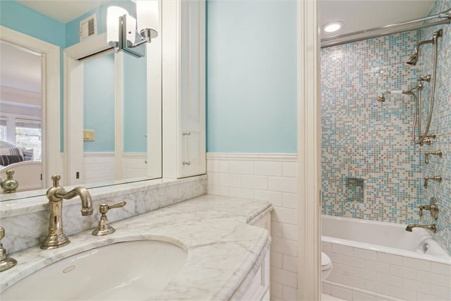 2102 Chablis Ct, Hampton, PA 15044