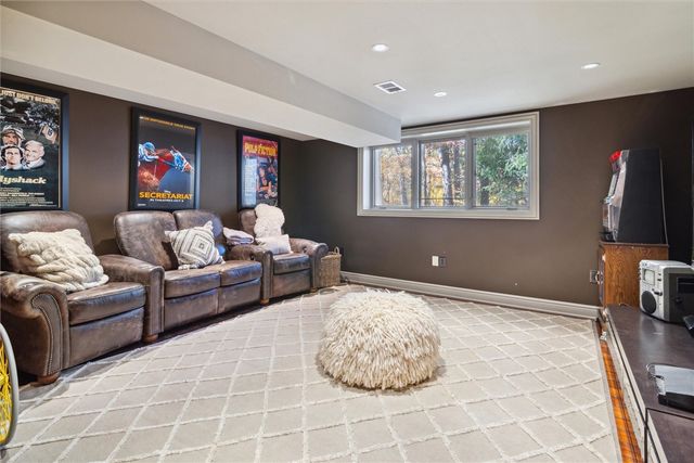 2102 Chablis Ct, Hampton, PA 15044