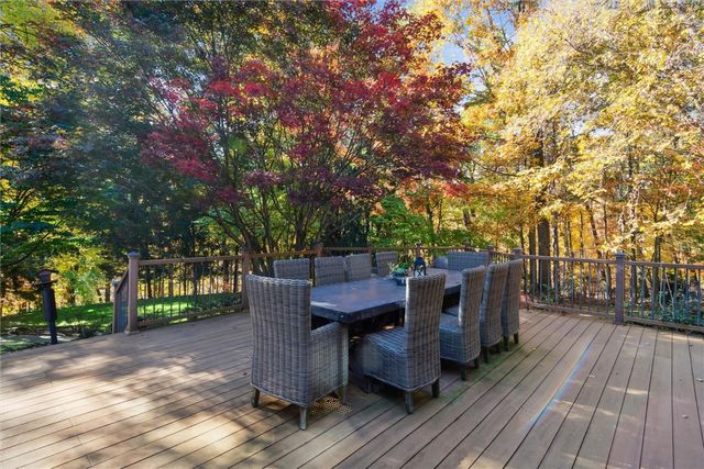 2102 Chablis Ct, Hampton, PA 15044