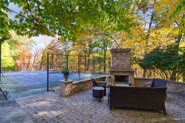 2102 Chablis Ct, Hampton, PA 15044