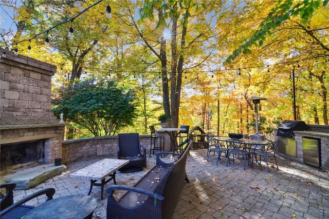 2102 Chablis Ct, Hampton, PA 15044