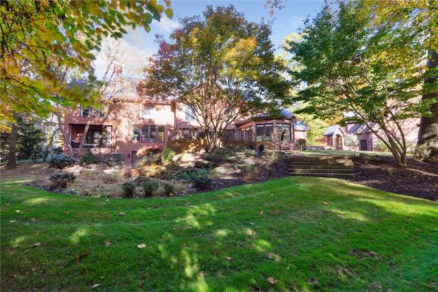 2102 Chablis Ct, Hampton, PA 15044