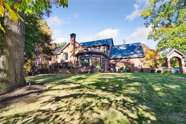 2102 Chablis Ct, Hampton, PA 15044